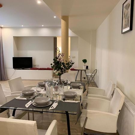Old Town Apartment With Private Elevator Рига Екстериор снимка