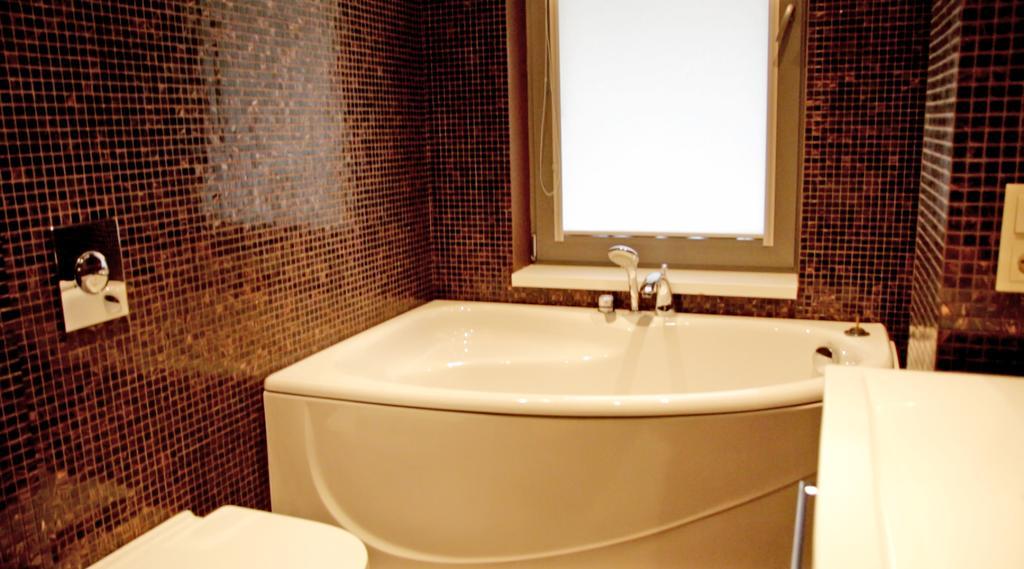 Old Town Apartment With Private Elevator Рига Екстериор снимка