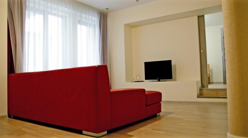 Old Town Apartment With Private Elevator Рига Екстериор снимка