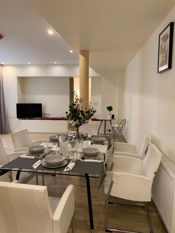 Old Town Apartment With Private Elevator Рига Екстериор снимка